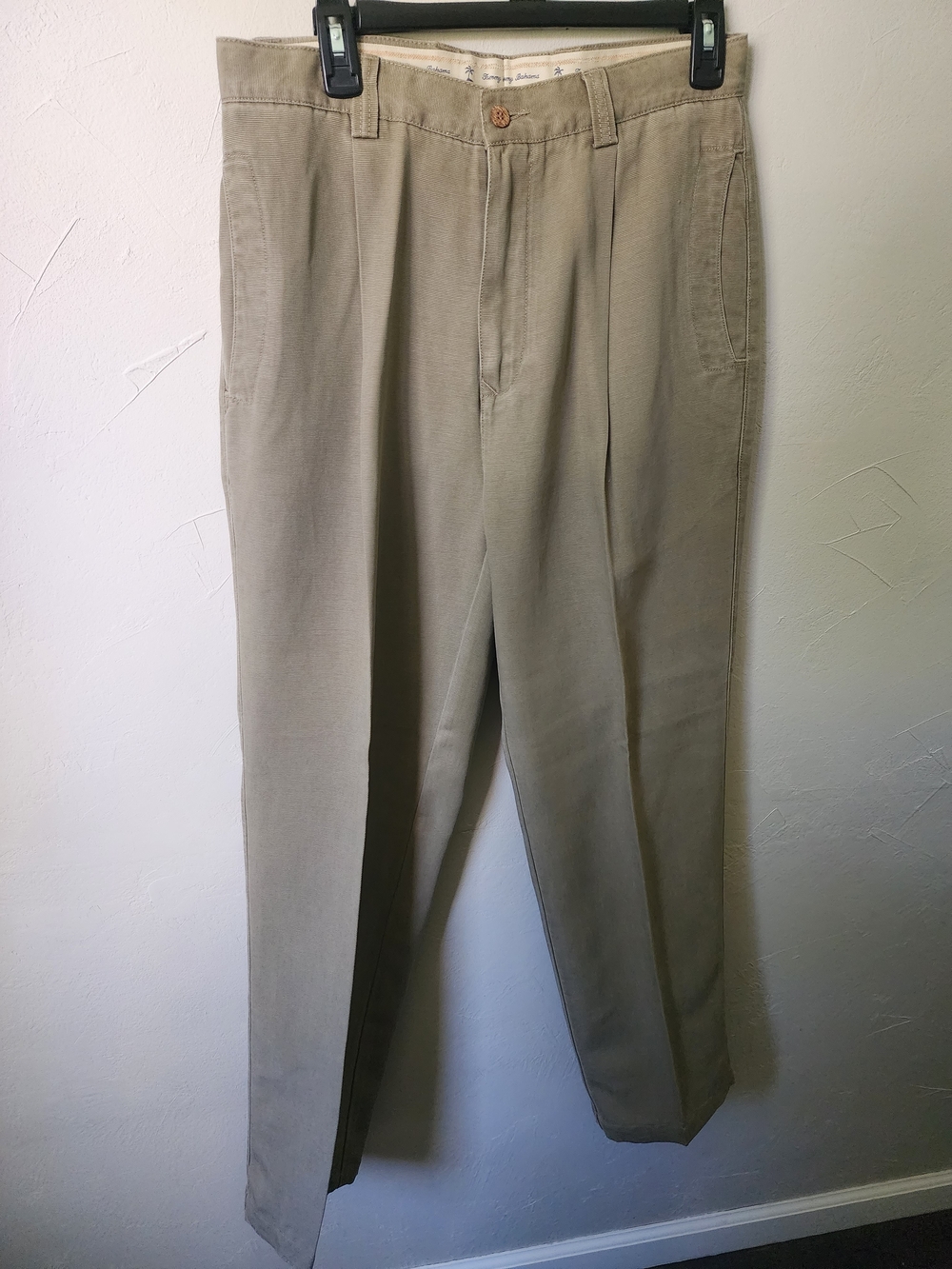 Tommy Bahama Pleated Chino Pants in Khaki Size 32